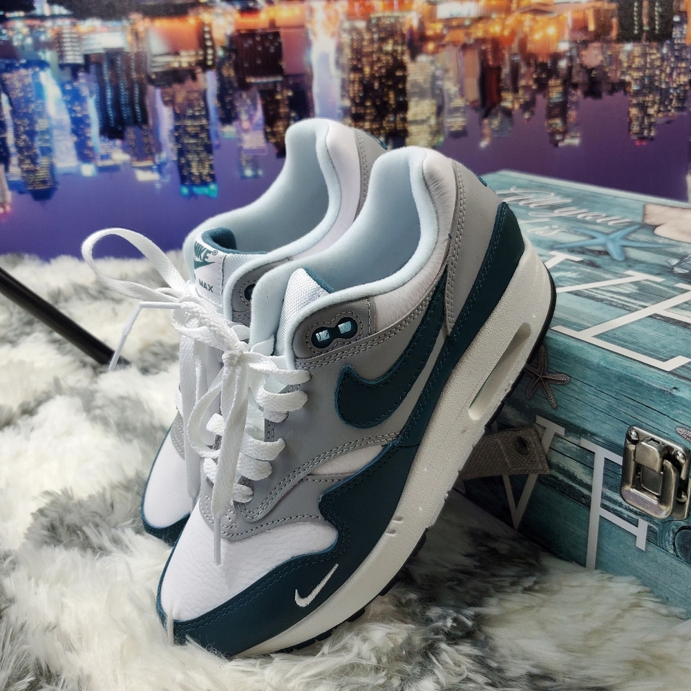 Nike Air Max 1 LV8 - Picture 4 of 16